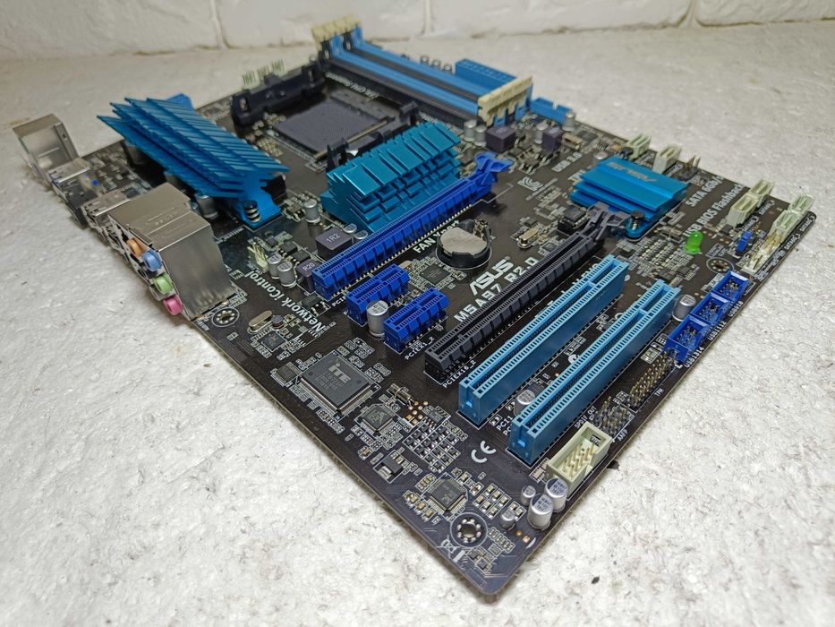 Материнська плата AMD ASUS M5A97 R2.0 sAM3+ під FX у ВІДМІННОМУ стані