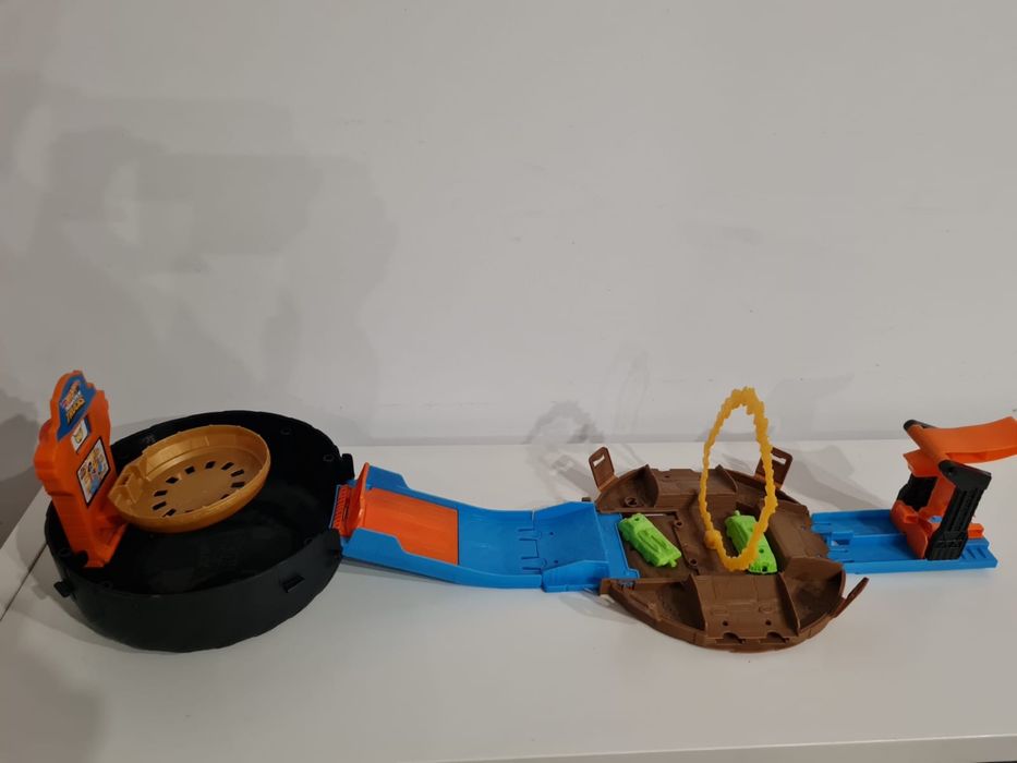 Sprzedam zestawy hot wheels
