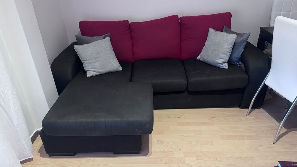 Sofa vermelho e preto