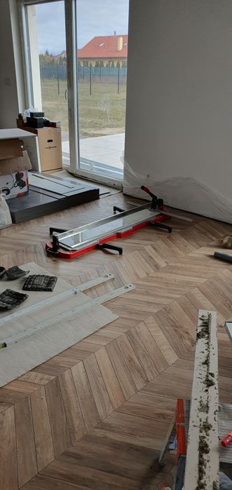 Płytkarz, Szpachlowanie, malowanie, prace elektryczne,hydrauliczne.