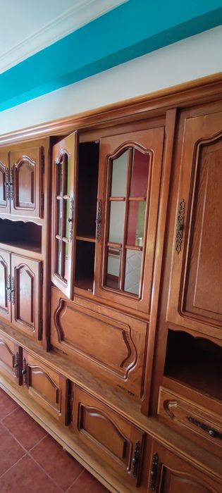 Móvel em madeira para sala de estar