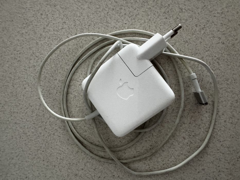 Macbook  Air 13” (2017)