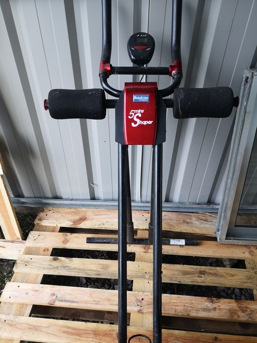 Máquina de abdominais e becicleta