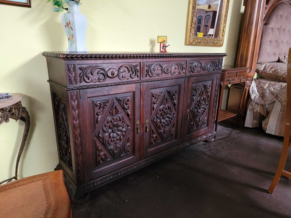 Consola em madeira maciça trabalhada - Muito bom estado