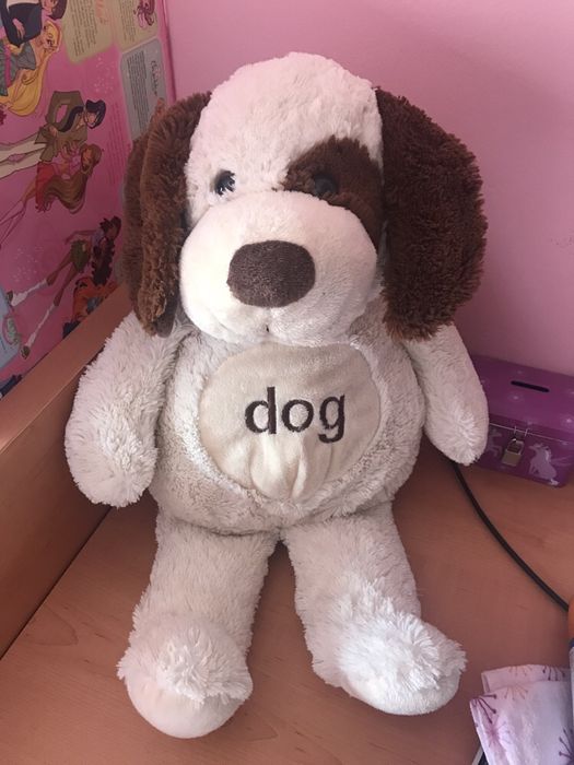 Cão de peluche