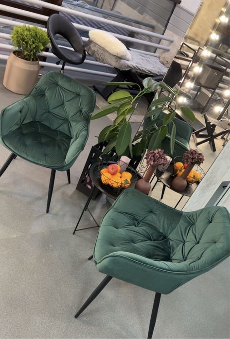 Оренда кушетки та візажного дзеркала