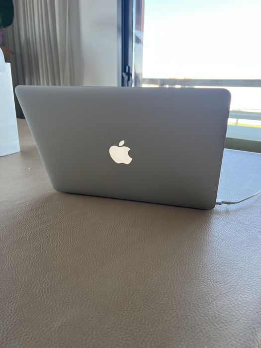 Macbook pro 13 Retina 2015 1TB 8gb ram