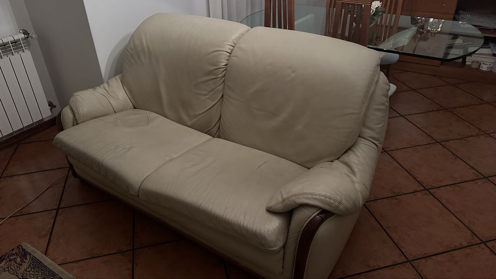 Mesa de Jantar + Cadeiras + Sofas