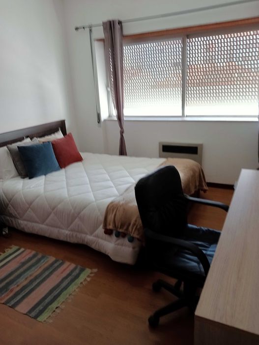 Arrendo quarto individual a rapariga estudante em Coimbra