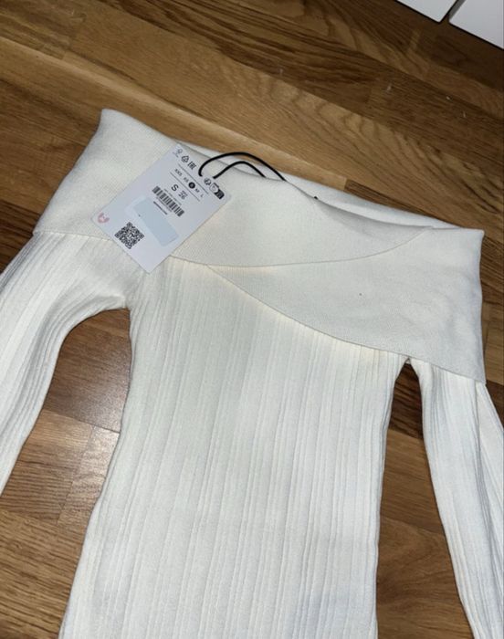 Bluzka z odkrytymi ramionami