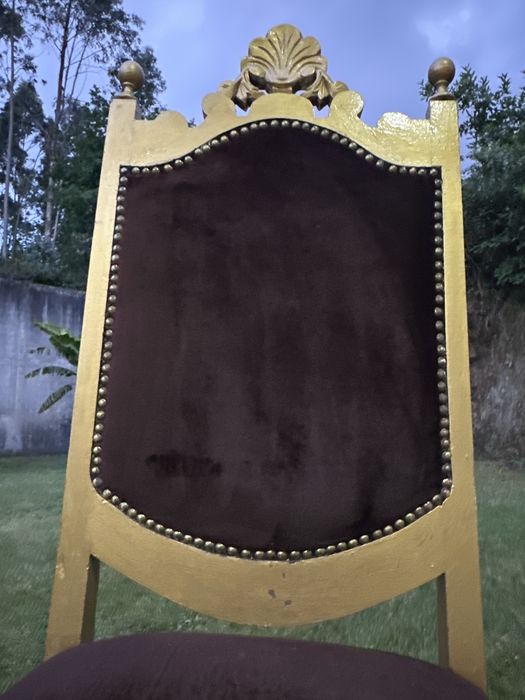 Cadeira vintage dourada e castanho