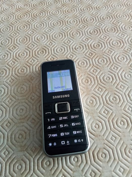 Telemóvel Samsung teclas antigo usado