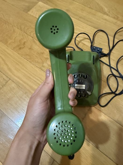 Старий телефон стаціонарний