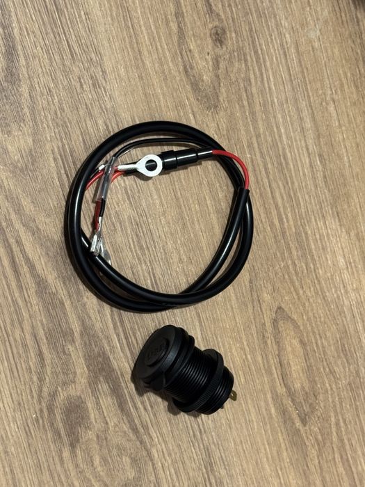 Carregador USB-A e USB-C para substituir isqueiro