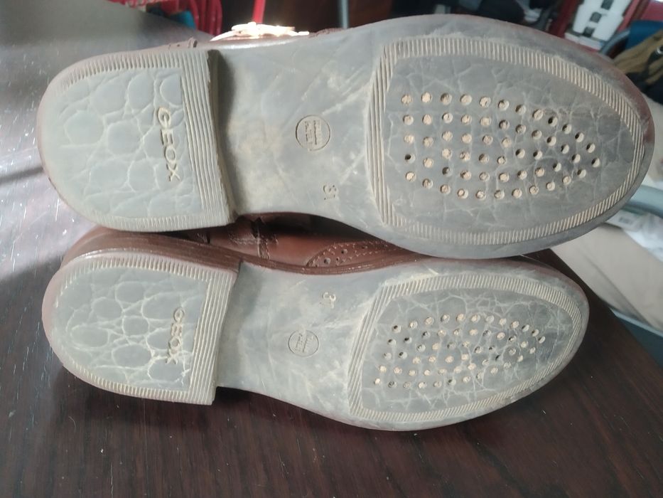 Botas altas Geox, em pele castanha, Tam. 31
