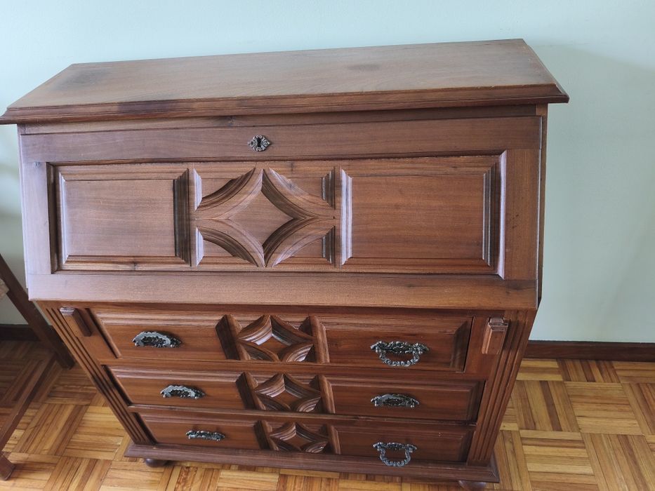 Cómoda/secretária+ mesa de cabeceira