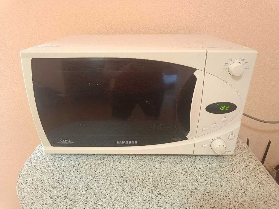 Мікрохвильова піч Samsung CE2774R (працююча) // ціна договірна