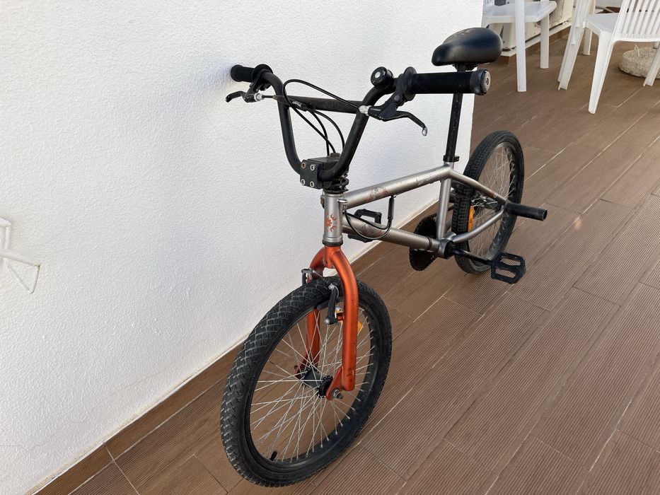 Bicicleta BMX em excelente estado