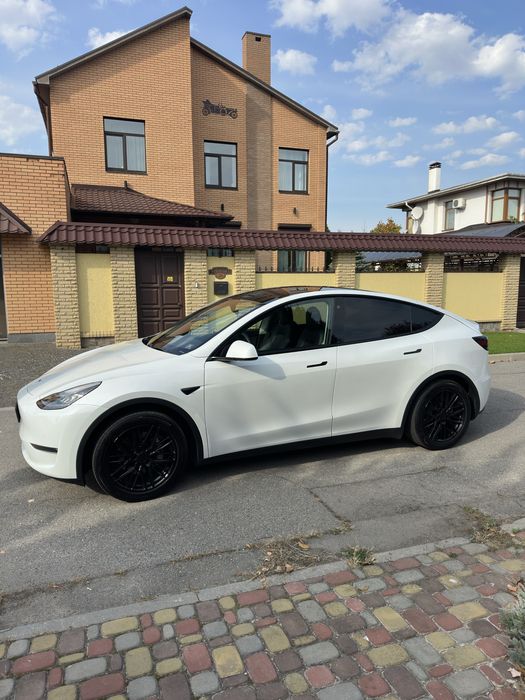 Tesla Model Y Long Range AWD