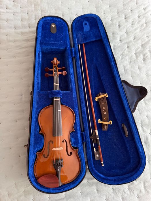 VENDO VIOLINO 1/4 Stentor, com estojo, arco e almofada Kun incluído