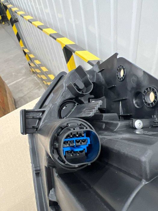 Фара ліва права  HYUNDAI IONIQ 2016-2020 року Гібрид