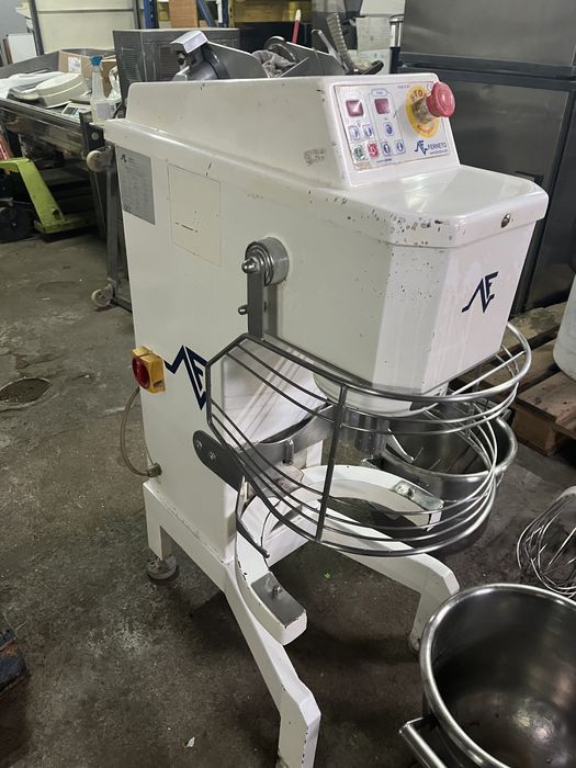 Batedeira planetária  20 Lt FERNETO modelo BTF020 com 2 baldes