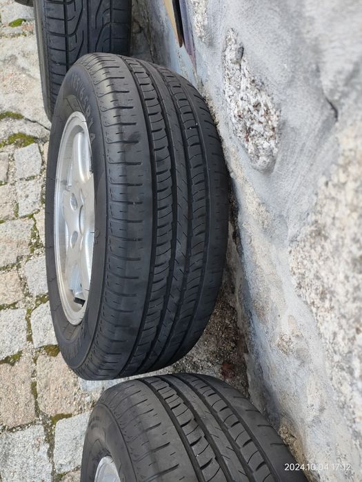 Jantes e pneus  em muito bom estado