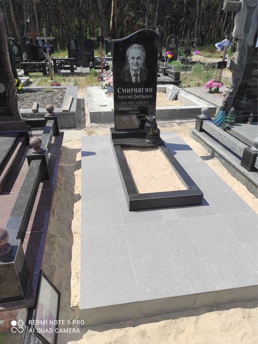 Гранітний памятник с портретом