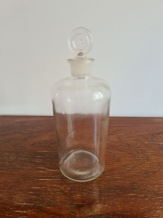 Pharmacy Bottle453115308419983360