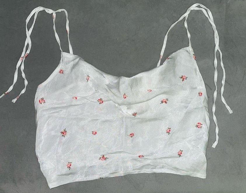 Атласний топ BERSHKA