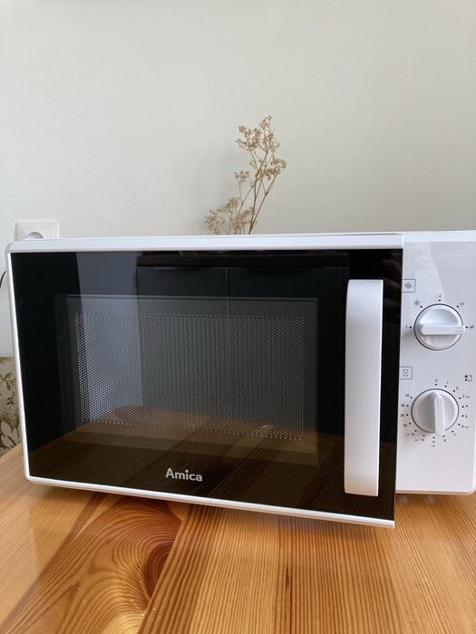 Mikrofala Amica biała