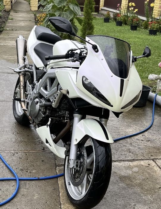 Продам спортивний літровий мотоцикл  по запчастинам