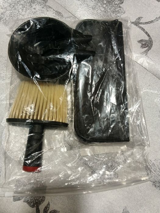 Набір перукарських ножиць в чохлі, щітка, мисочка, зажими