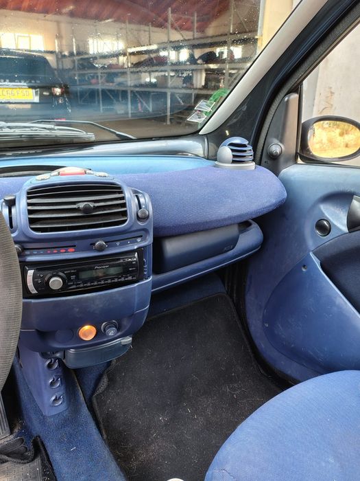 Smart fortwo 599 gasolina ano 2000 para peças todo Material disponível
