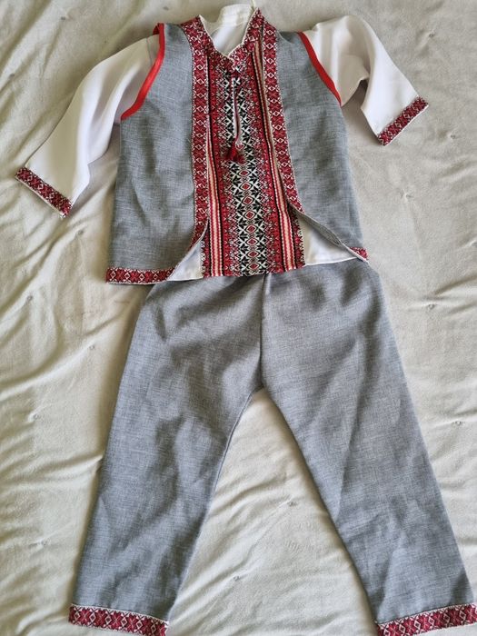 Продам вишитий костюм на хлопчика