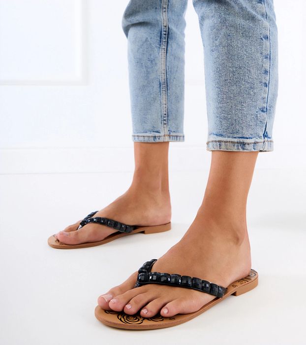 Czarne klapki japonki zdobione kamykami Liwiros