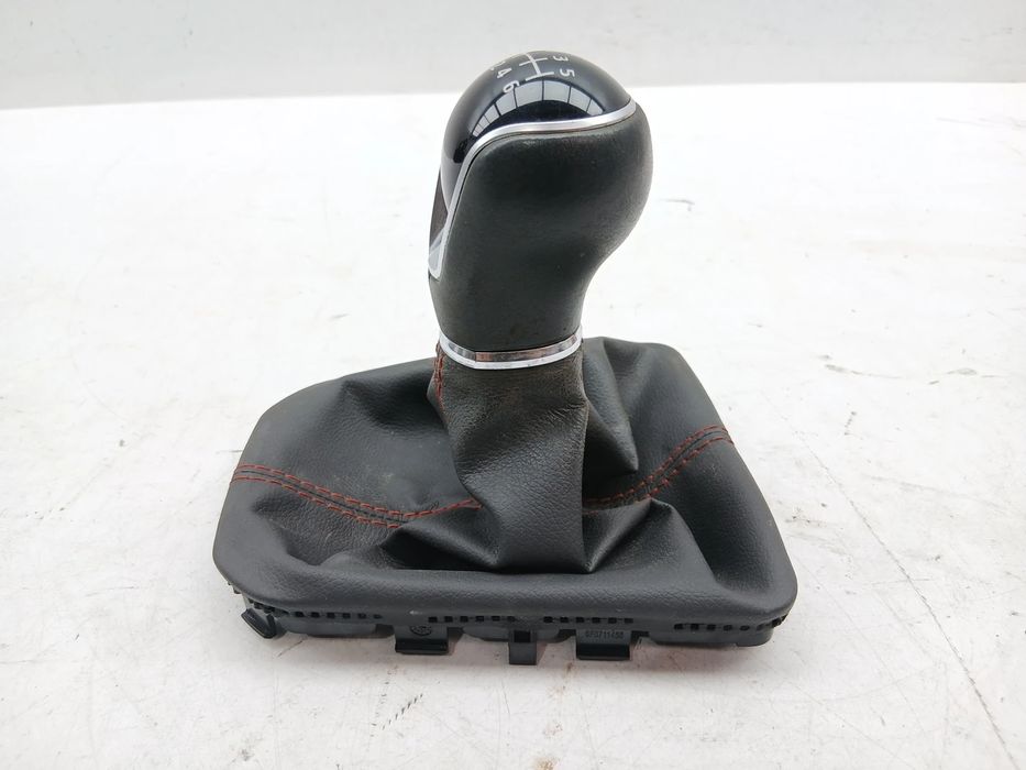 Moca / fole de mudanças SEAT Arona (KJ7)