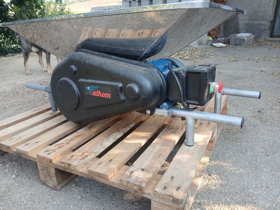 Esmagador de uvas eléctrico