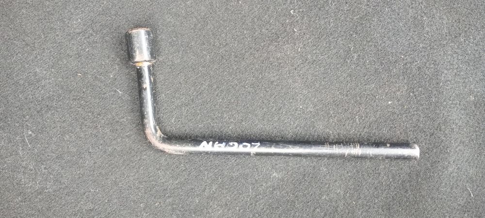 Балонний ключ оригінал на Renault Logan