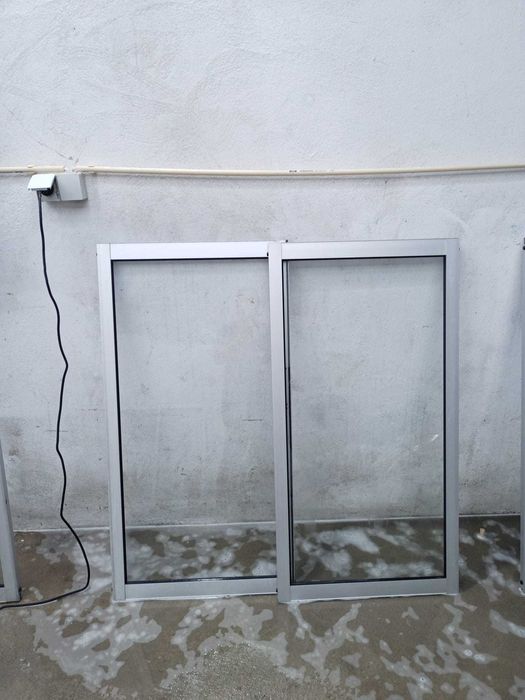 3 Janelas e 2 Portas de Alumínio, vidro simples, com Aro