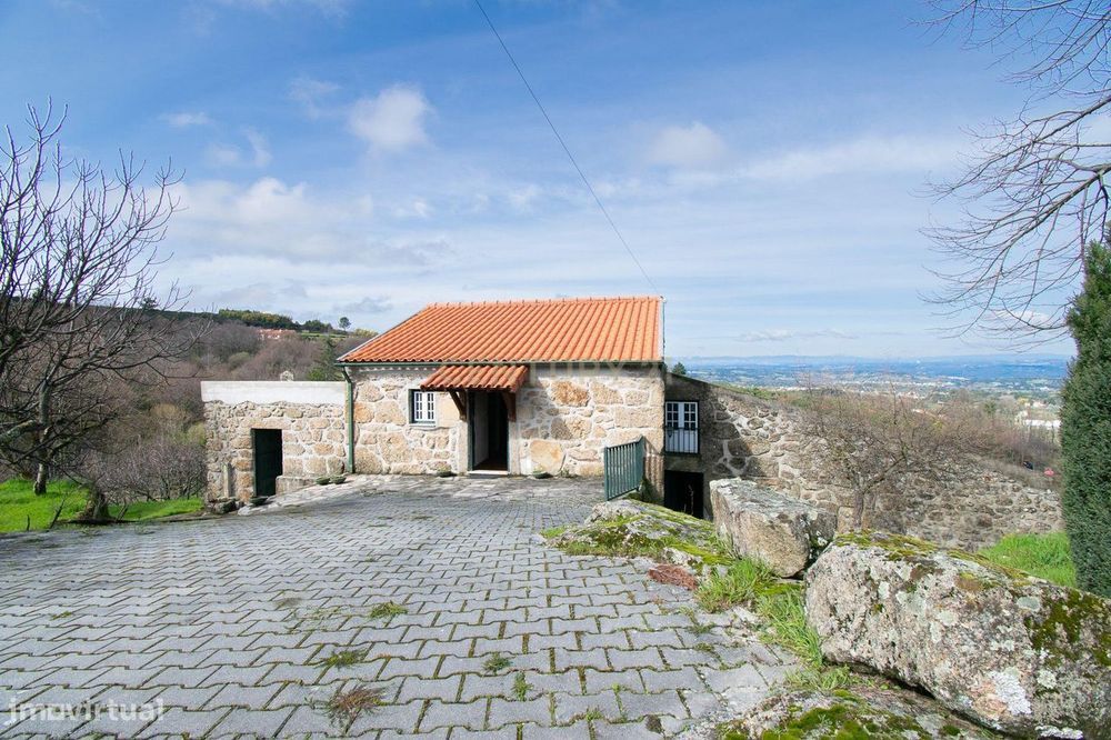 Quinta com construção em Pedra 20.000 m2 de terreno e Licença de Aloja