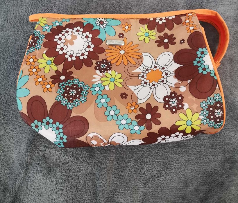 Kosmetyczka damska w kwiaty