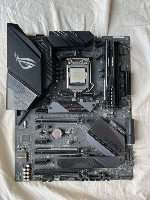 Intel Core i9-9900K + ASUS ROG STRIX Z390-E + 32gb DDR4 3000 MHz