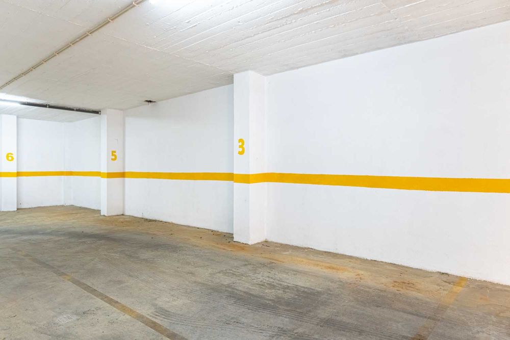 Lugares de Garagem para Arrendamento — Avenida do Brasil, São Marcos