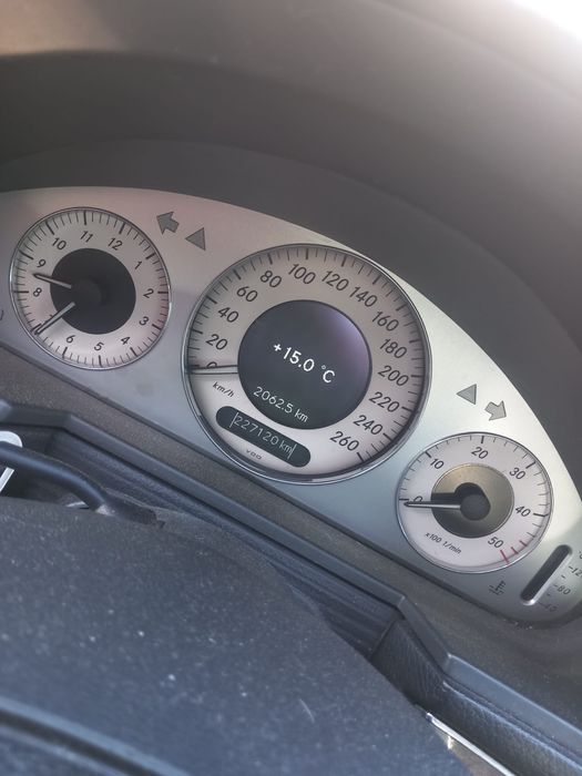 MERCEDES E220 2002 150cv Caixa Automatica