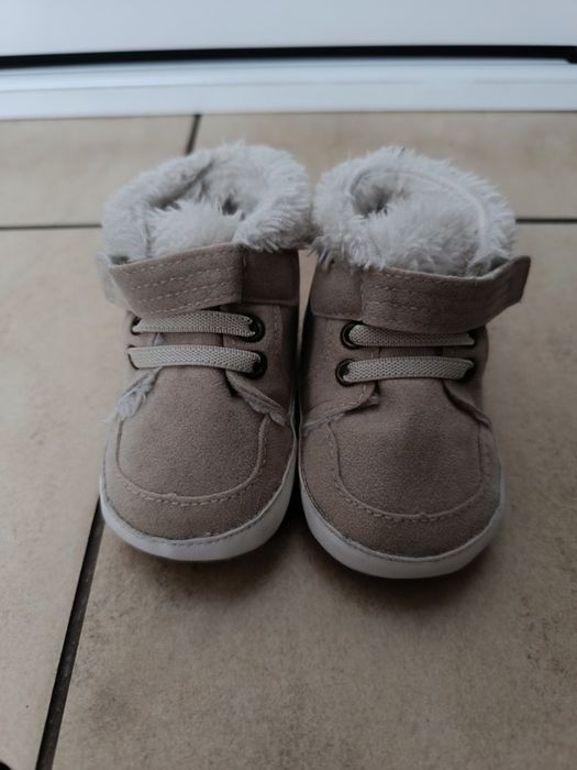 Buciki niemowlęce niechodki 6-9 miesięcy 12 cm 18/19