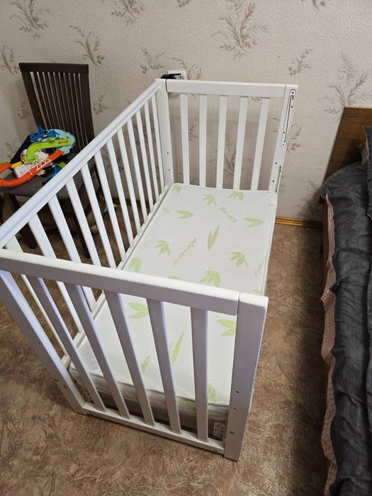 Дитяче ліжечко кроватка