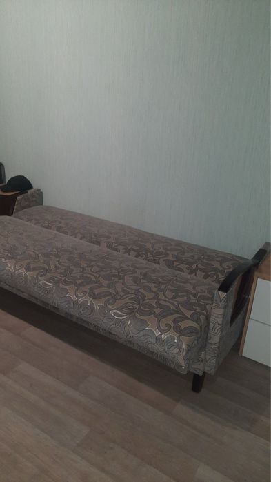 продам диван сірий