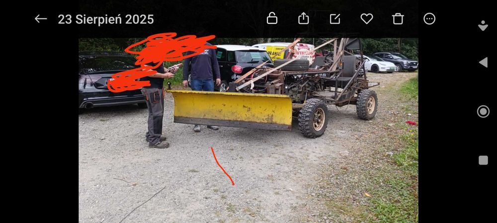 Ciągnik sam 4 x 4 z pługiem