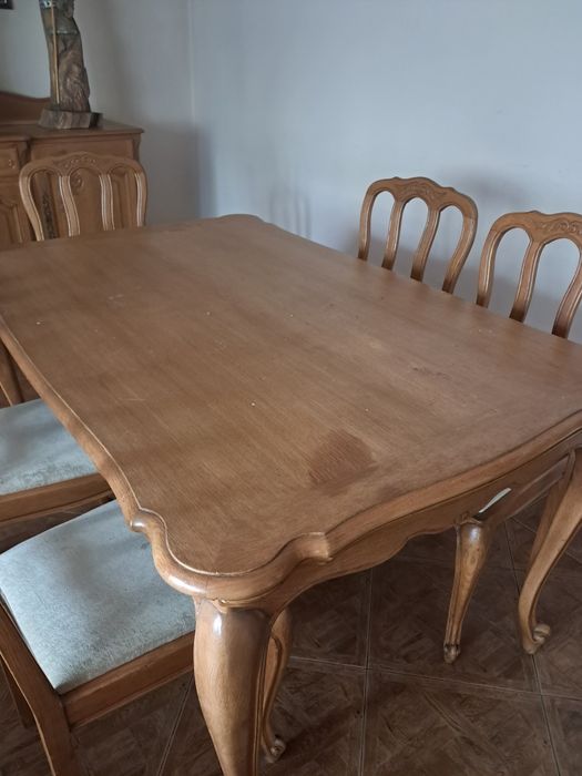 Elegancki zestaw mebli z litego drewna: stół + krzesła + 2 kredensy